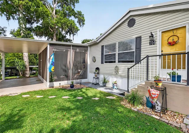 Photo 3 of Manufactured home for sale at 704 Kimberly Ave, Leesburg, FL 34788 | MLS# G5116598 | Listing updated on 2026-08-22