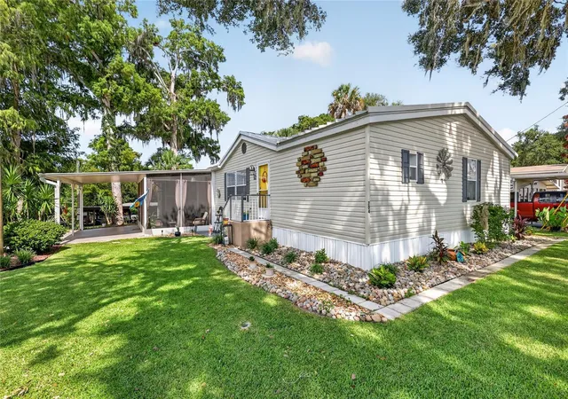 Photo 3 of Manufactured home for sale at 704 Kimberly Ave, Leesburg, FL 34788 | MLS# G5116598 | Listing updated on 2026-08-22