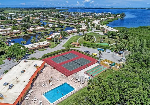 53rd image of 3840 Catalina Dr, Bradenton, FL 34210 | MLS# A4703307