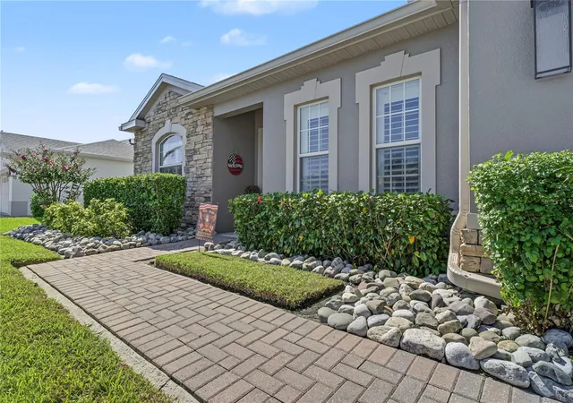Photo 4 of Sale Pending at 527 Copperdale Ave, Winter Garden, FL 34787 | MLS# O6434504 | Listing updated on 2026-08-31