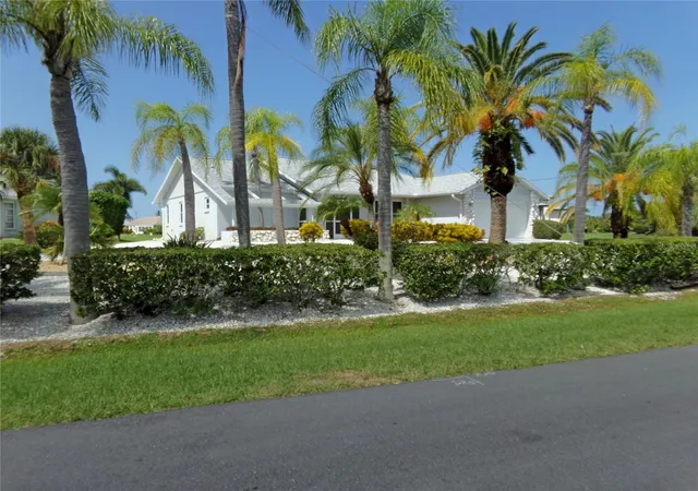 1st image of 29 Bunker Ct, Rotonda West, FL 33947 | MLS# D6148456