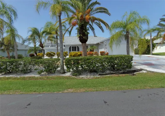 2nd image of 29 Bunker Ct, Rotonda West, FL 33947 | MLS# D6148456