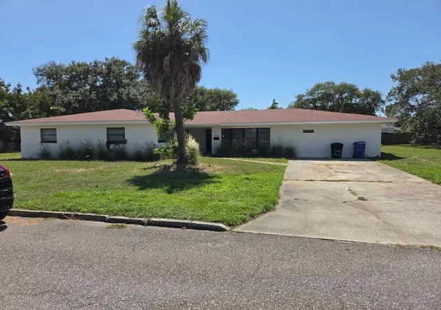 Photo 1 of Sale Pending at 2711 Queen St S, Saint Petersburg, FL 33712 | MLS# TB8539947 | Listing updated on 2026-08-25