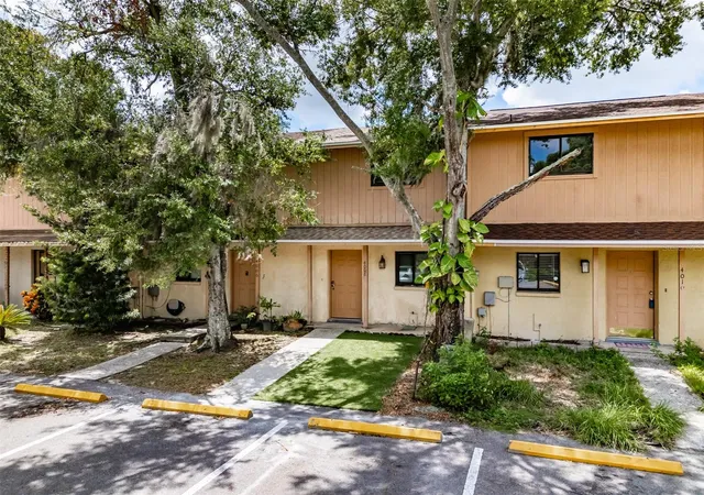 3rd image of 4008 Oak Limb, Tampa, FL 33614 | MLS# TB8539951