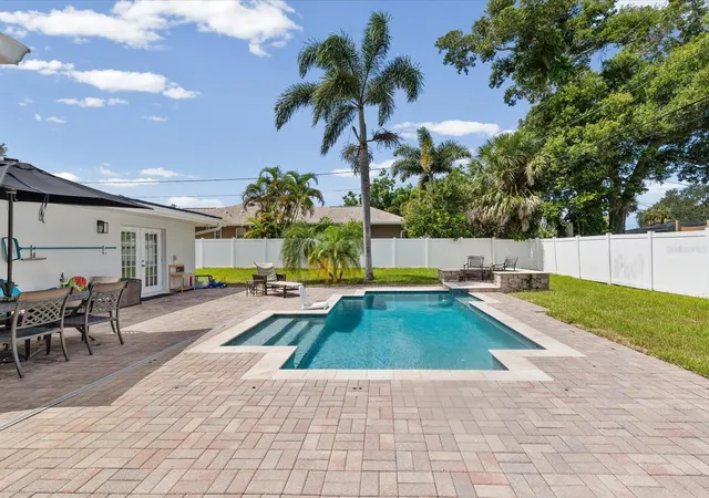 2nd image of 118 Live Oak Ln, Largo, FL 33770 | MLS# TB8539966