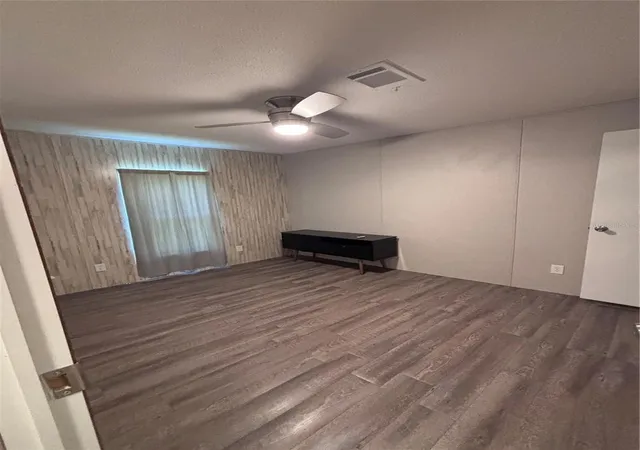 Photo 2 of Manufactured home for sale at 133 Oak Cir, Interlachen, FL 32148 | MLS# GC542835 | Listing updated on 2026-08-21