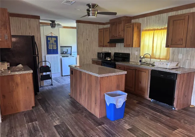 Photo 3 of Manufactured home for sale at 133 Oak Cir, Interlachen, FL 32148 | MLS# GC542835 | Listing updated on 2026-08-21