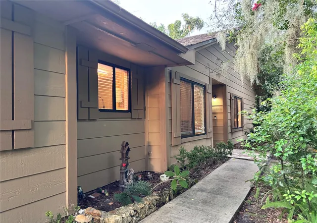 3rd image of 110 Silver Bow Trl, Deland, FL 32724 | MLS# V4950795