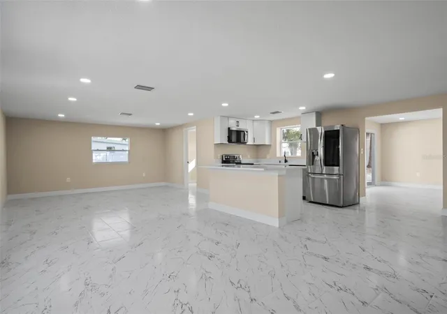 Photo 3 of Single family home for sale at 6211 Cornell Rd, Bradenton, FL 34207 | MLS# A4703332 | Listing updated on 2026-08-29