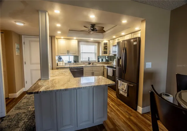 Photo 2 of Condo for sale at 4525 Cove Cir #1107, Saint Petersburg, FL 33708 | MLS# A4703335 | Listing updated on 2026-08-20