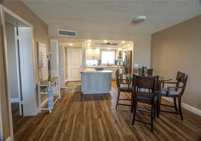 Photo 4 of Condo for sale at 4525 Cove Cir #1107, Saint Petersburg, FL 33708 | MLS# A4703335 | Listing updated on 2026-08-20