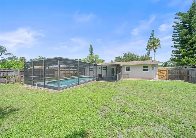 Photo 3 of Single family home for sale at 3338 Bailey St, Sarasota, FL 34237 | MLS# A4703343 | Listing updated on 2026-08-29
