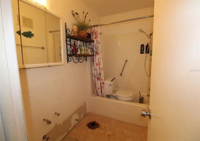 2nd image of 5521 80Th St N, Saint Petersburg, FL 33709