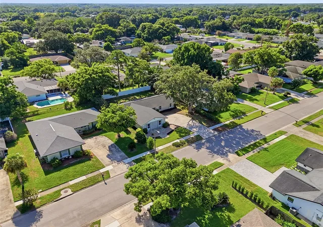 3rd image of 1011 Manchester Cir, Winter Park, FL 32792 | MLS# O6434614