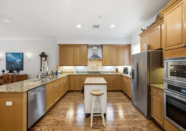 2nd image of 114 E Davis Blvd #8, Tampa, FL 33606 | MLS# TB8540062