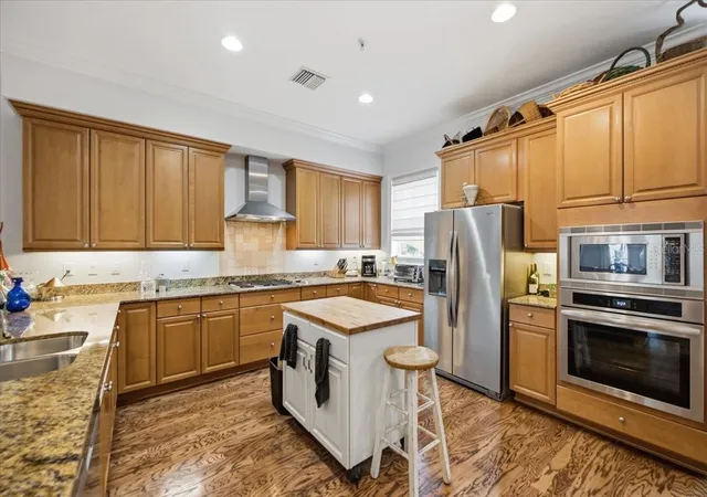 4th image of 114 E Davis Blvd #8, Tampa, FL 33606 | MLS# TB8540062