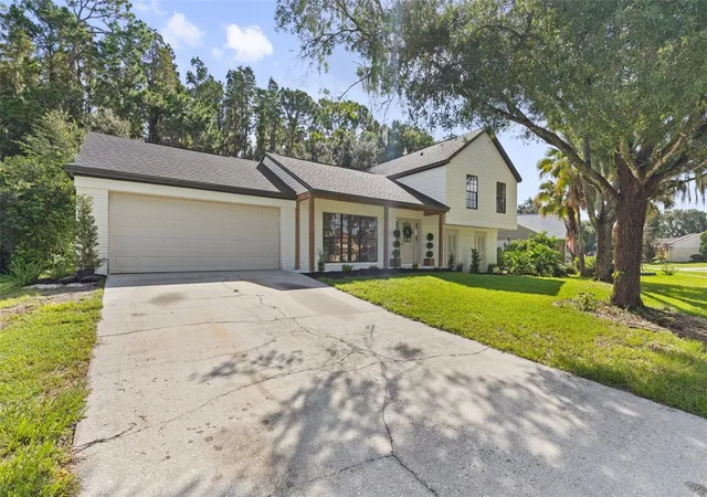 Photo 4 of Single family home for sale at 3720 Murray Dale Dr, Valrico, FL 33596 | MLS# O6434626 | Listing updated on 2026-09-02