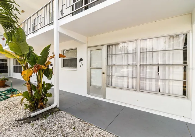 2nd image of 1221 Drew St, CLEARWATER, FL 33755