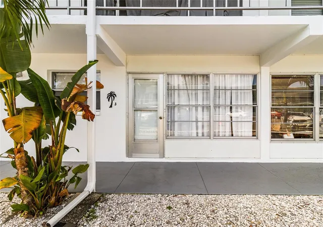3rd image of 1221 Drew St, Clearwater, FL 33755