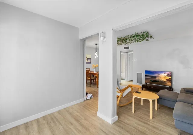 4th image of 1221 Drew St, Clearwater, FL 33755