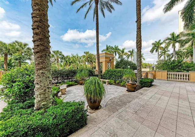 2nd image of 750 N Tamiami Trl, SARASOTA, FL 34236