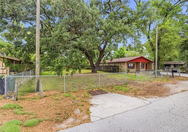 3rd image of 1706 E Idell St, Tampa, FL 33604 | MLS# TB8540083