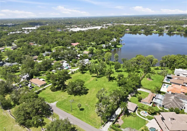 3rd image of 13416 N Lincoln Ave, Tampa, FL 33618 | MLS# TB8540092