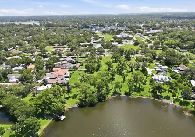 4th image of 13416 N Lincoln Ave, Tampa, FL 33618 | MLS# TB8540092