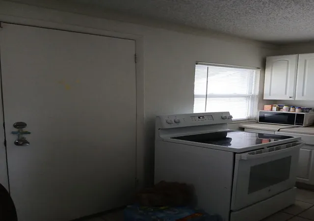 4th image of 905 Beverly Ave, Largo, FL 33770 | MLS# TB8540127