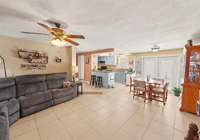 3rd image of 9537 Crestview St, Seminole, FL 33772 | MLS# TB8540144