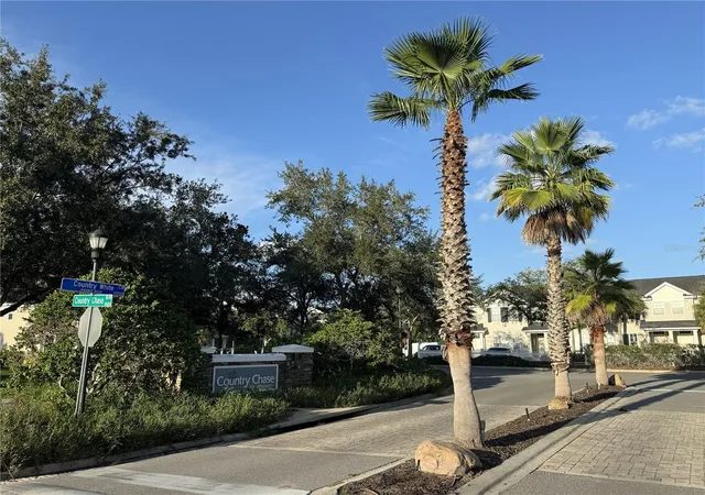 3rd image of 12280 Country White Cir, Tampa, FL 33635 | MLS# TB8540145