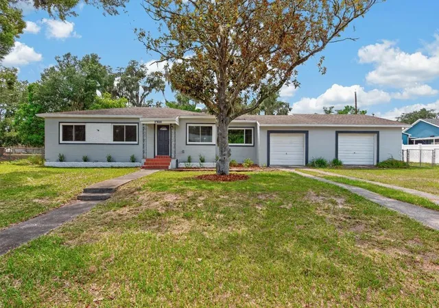 Photo 1 of Single family home for sale at 215 S Elm Rd, Lakeland, FL 33801 | MLS# TB8540153 | Listing updated on 2026-09-03