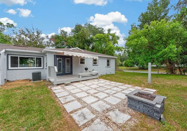 Photo 2 of Single family home for sale at 215 S Elm Rd, Lakeland, FL 33801 | MLS# TB8540153 | Listing updated on 2026-09-03