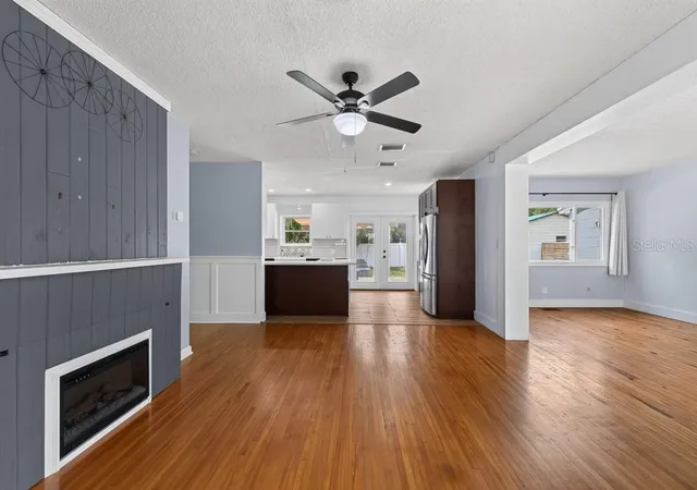 Photo 3 of Single family home for sale at 215 S Elm Rd, Lakeland, FL 33801 | MLS# TB8540153 | Listing updated on 2026-09-03