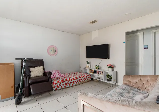 4th image of 2532 W Walnut St, Tampa, FL 33607 | MLS# TB8540156