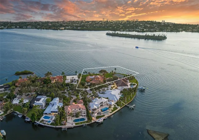 2nd image of 1136 N Lake Shore Dr, Sarasota, FL 34231 | MLS# A4703378