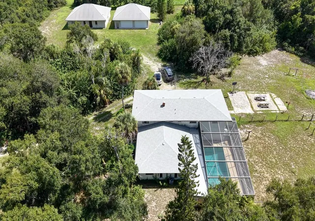 Photo 1 of Sale Pending at 411 Bristol Ln, Nokomis, FL 34275 | MLS# A4703383 | Listing updated on 2026-09-06