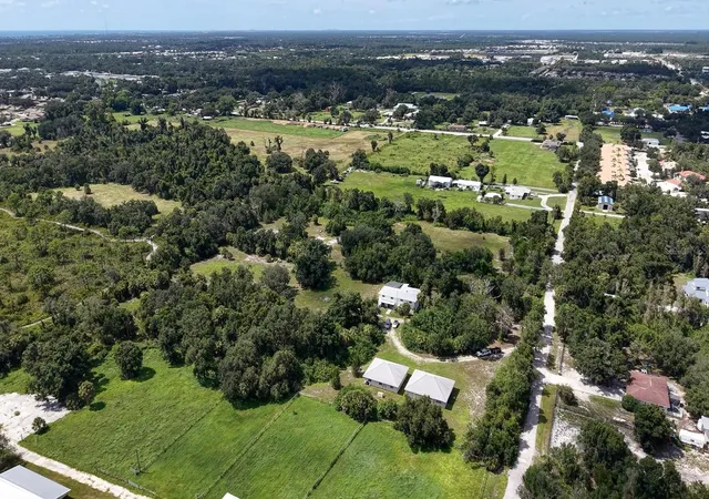 Photo 2 of Sale Pending at 411 Bristol Ln, Nokomis, FL 34275 | MLS# A4703383 | Listing updated on 2026-09-06