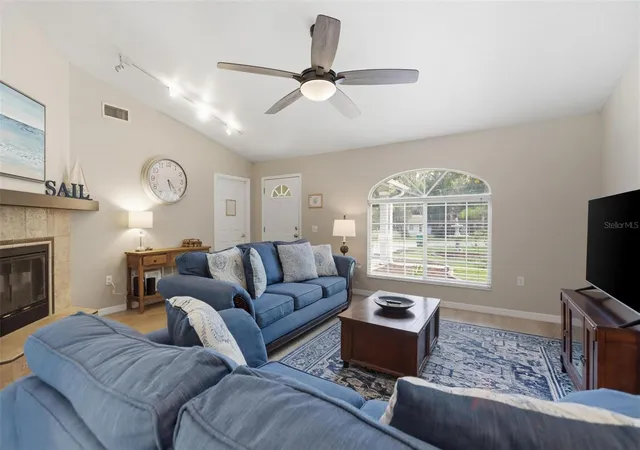 4th image of 1085 E Wisconsin Ave, Deland, FL 32724 | MLS# V4950806