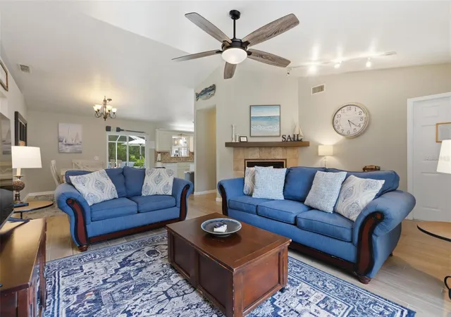 5th image of 1085 E Wisconsin Ave, Deland, FL 32724 | MLS# V4950806