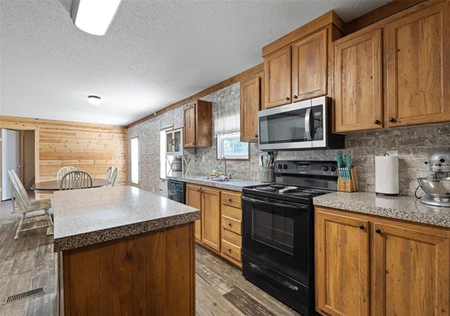 Photo 5 of Manufactured home for sale at 7650 NE 105th Avenue, Bronson, FL 32621 | MLS# GC542847 | Listing updated on 2026-08-27