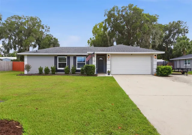 2nd image of 1004 Crescent Pkwy, Deland, FL 32724 | MLS# V4950808