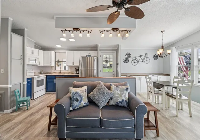 4th image of 1001 Matthew Ave, Lady Lake, FL 32159 | MLS# G5116631