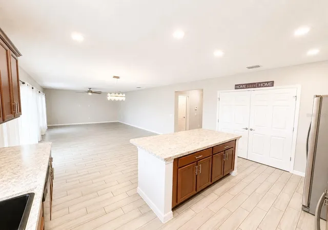 Photo 4 of Single family home for sale at 352 Blue Lake Cir, Kissimmee, FL 34758 | MLS# O6434741 | Listing updated on 2026-08-27