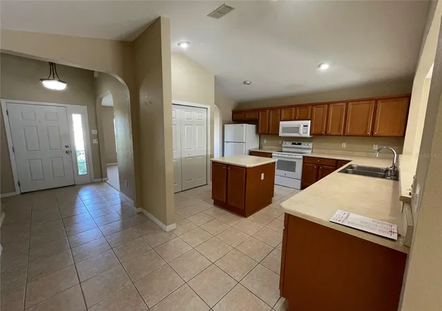 Photo 4 of Single family home for sale at 17408 SE 121st Circle, Summerfield, FL 34491 | MLS# G5116635 | Listing updated on 2026-08-31