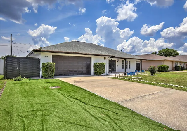 Photo 3 of Single family home for sale at 1129 Madura Dr, Deltona, FL 32725 | MLS# O6434767 | Listing updated on 2026-10-08