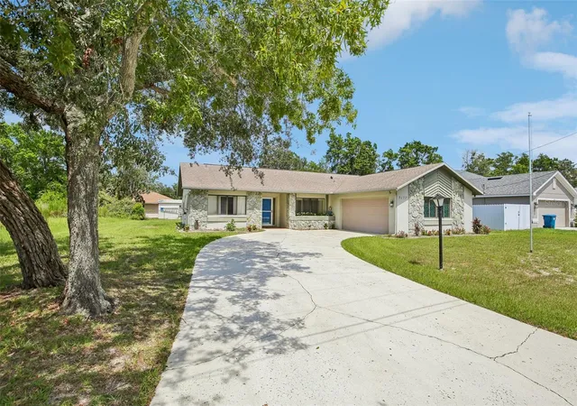 3rd image of 3177 Maxwell Ave, Spring Hill, FL 34608 | MLS# W7888718