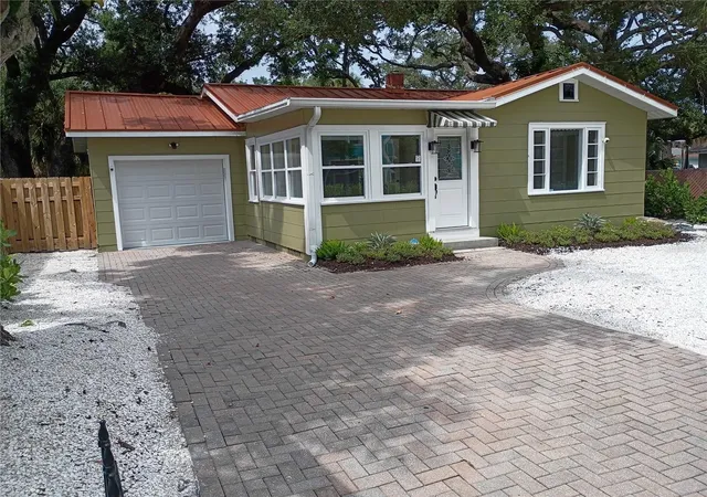 3rd image of 1277 17Th St, Sarasota, FL 34234 | MLS# A4703416
