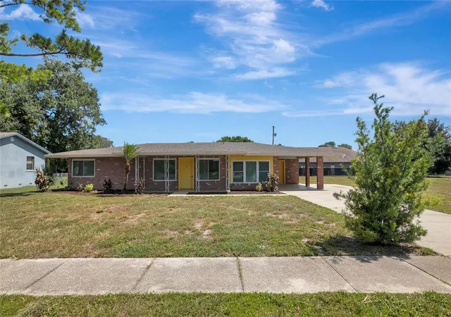 Photo 1 of Sale Pending at 1706 Shore Acres Dr, Lakeland, FL 33801 | MLS# TB8540313 | Listing updated on 2026-08-27