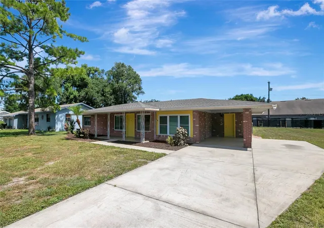 Photo 2 of Sale Pending at 1706 Shore Acres Dr, Lakeland, FL 33801 | MLS# TB8540313 | Listing updated on 2026-08-27